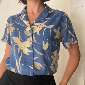 Vintage Hawaiian button down blouse in great print